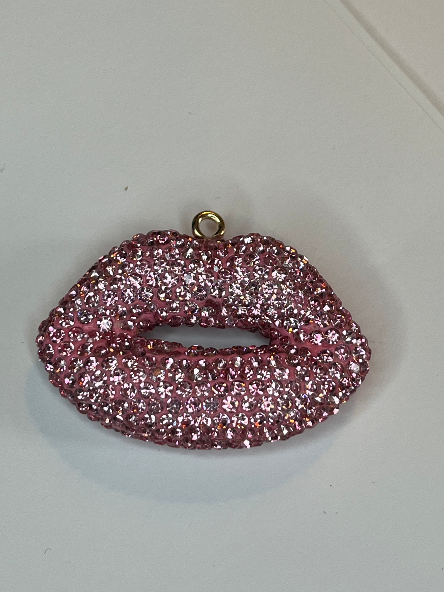 Bling lips flat back charms