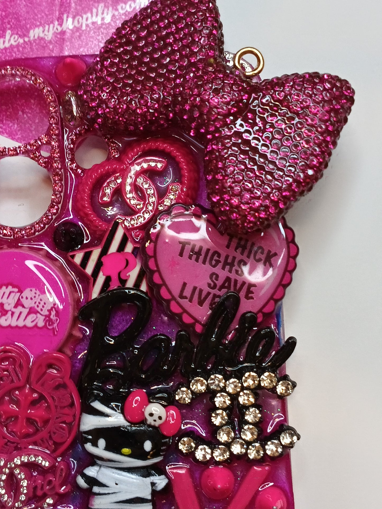 IPhone 17 junk phone case