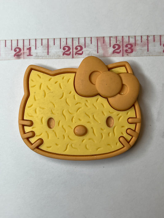 Big yellow caramel flatback, Charm