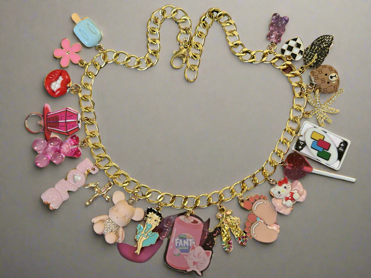Gold junky necklace
