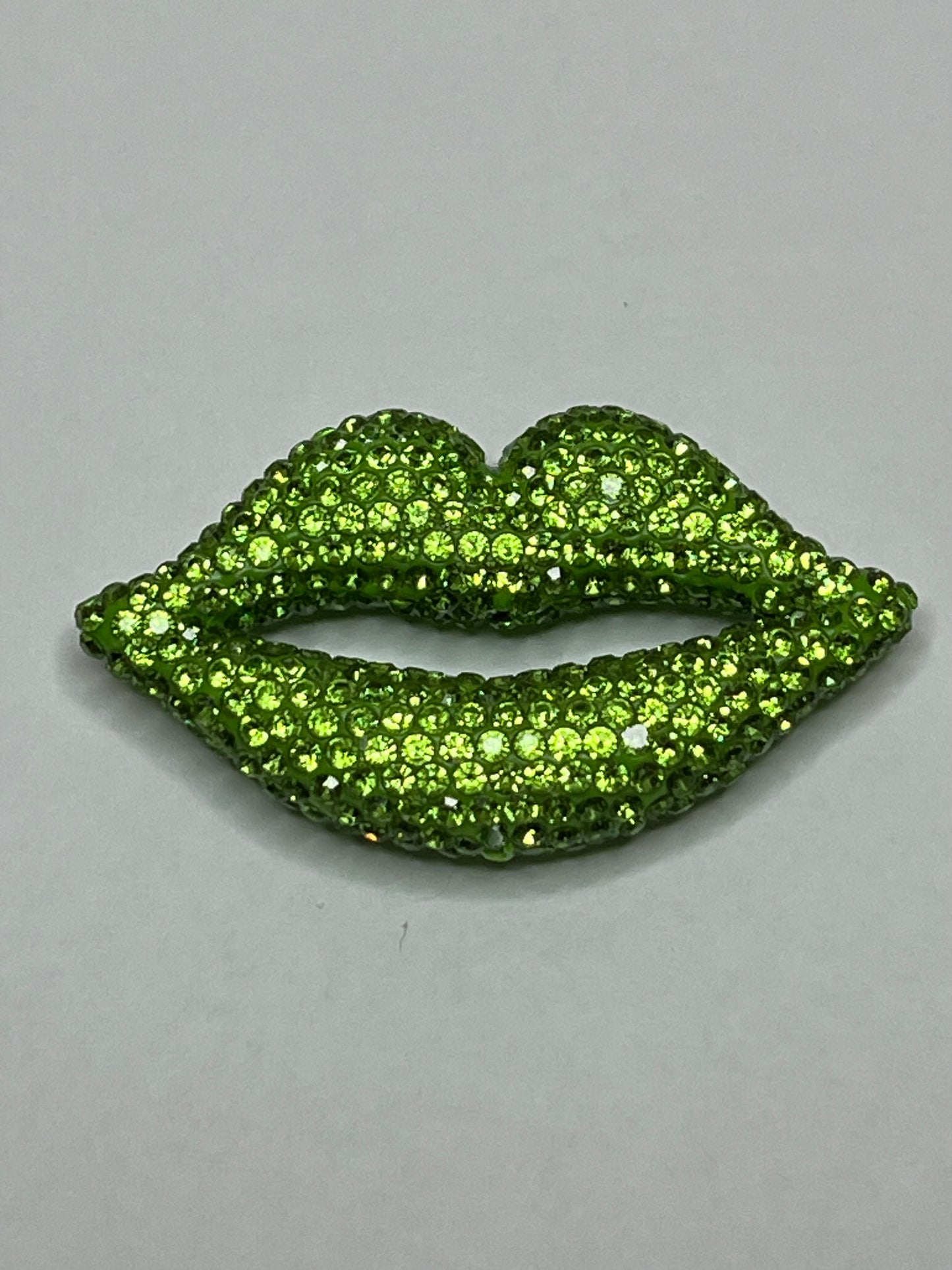 Deluxe bling lips junk charms