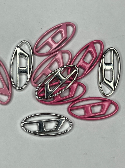 Oval D’s mini flat back charms